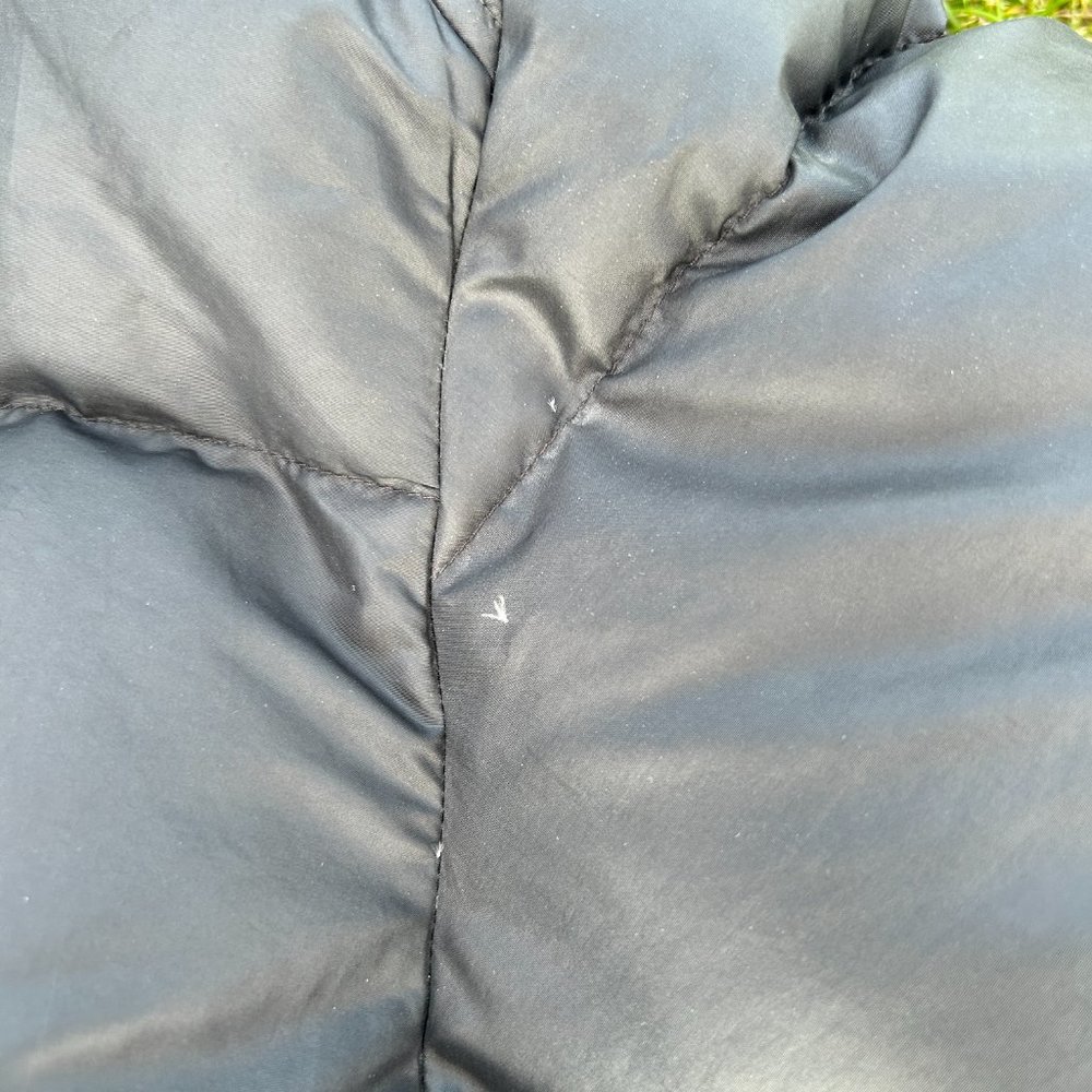 The Northface 550 Puffer Jacket - Picture 4 of 4